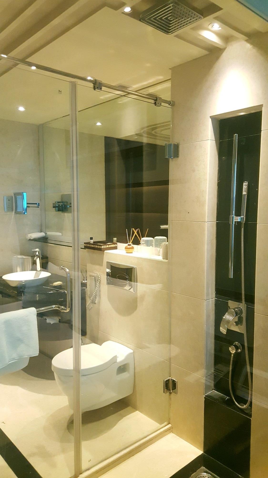 فيفانتا حيدر آباد بيجبومبت حيدر أباد المظهر الخارجي الصورة A shower cubicle