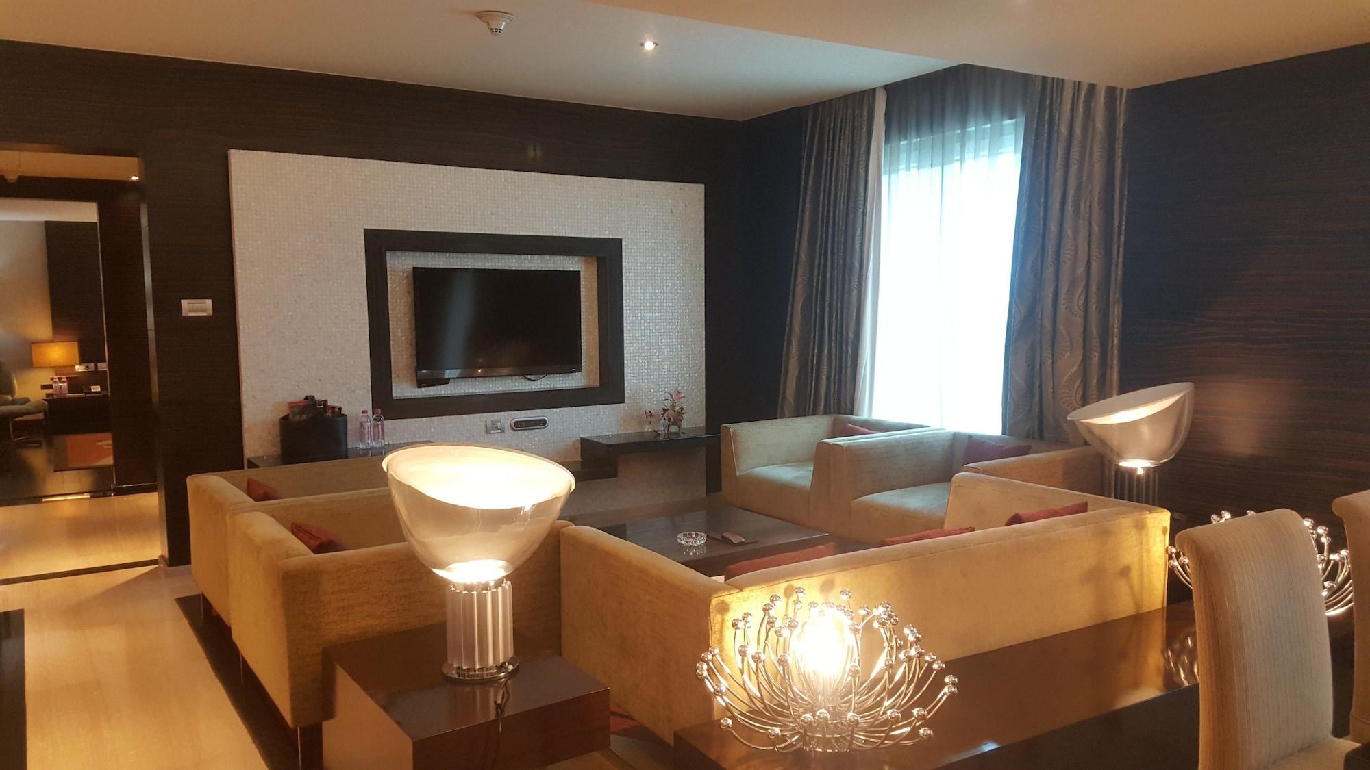 فيفانتا حيدر آباد بيجبومبت حيدر أباد المظهر الخارجي الصورة Living room of a suite at the hotel