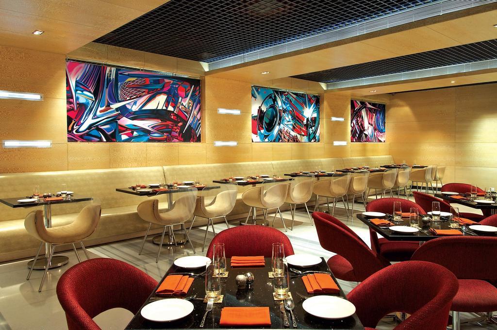 فيفانتا حيدر آباد بيجبومبت حيدر أباد المظهر الخارجي الصورة The interior of the restaurant