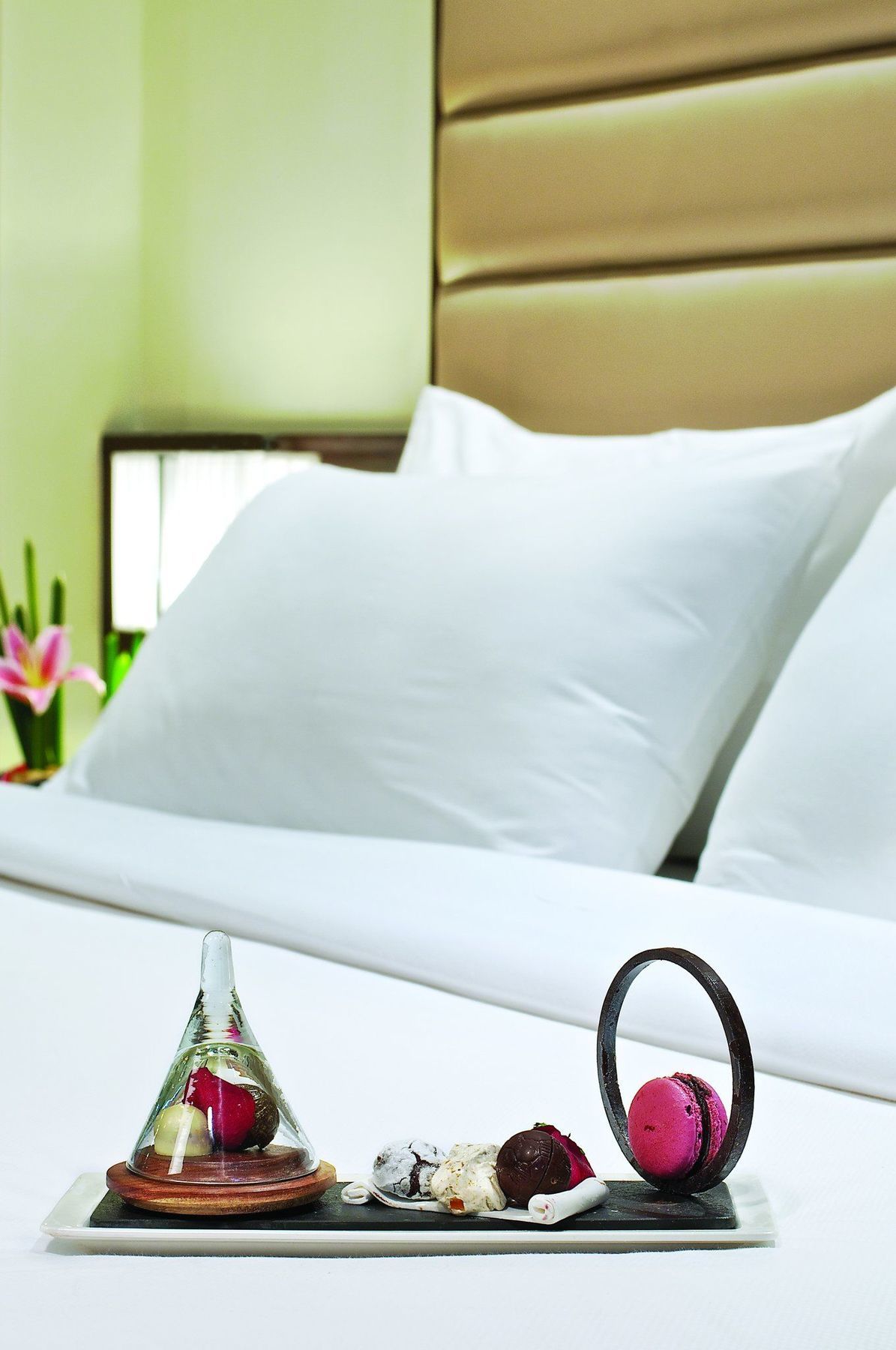 فيفانتا حيدر آباد بيجبومبت حيدر أباد الغرفة الصورة Pillows on a bed