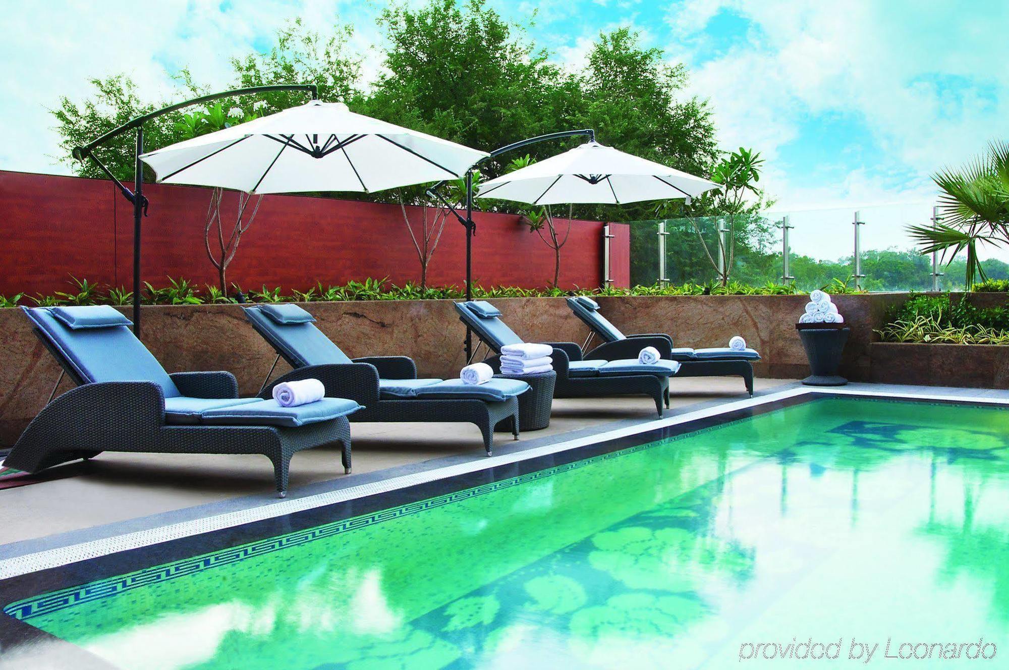 فيفانتا حيدر آباد بيجبومبت حيدر أباد المرافق الصورة The pool at the hotel